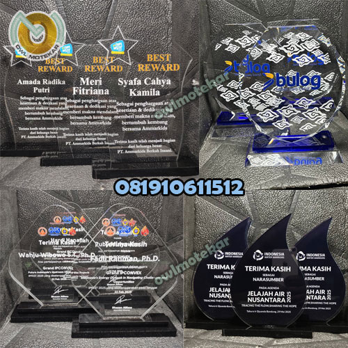 plakat akrilik untuk acara
