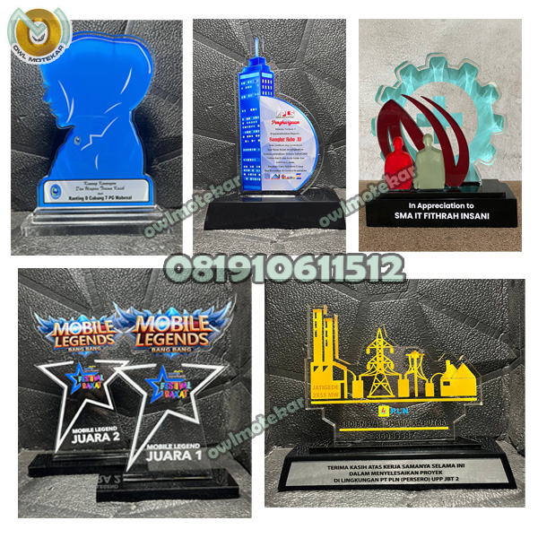 desain plakat akrilik